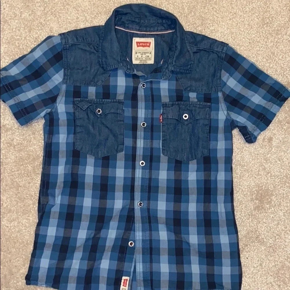 Levi’s boys short sleeve shirt small
